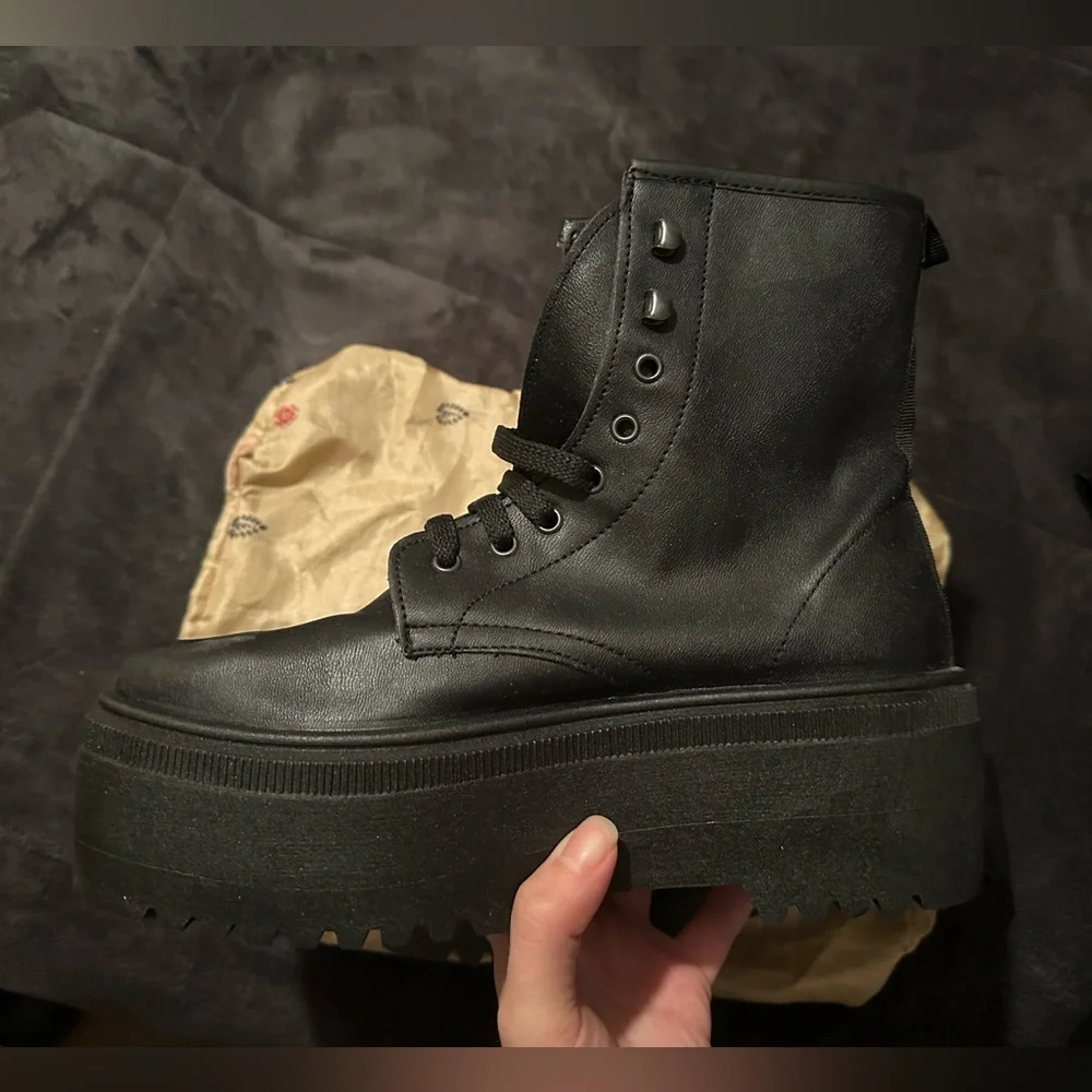 ASOS DESIGN Acton chunky lace up platform boots in black - size 8 - NWT - Picture 3 of 4